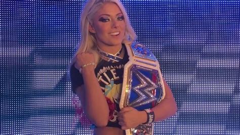 WWE star Alexa Bliss denies naked images leaked online are her。